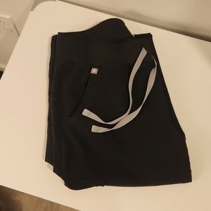 (1) FIGS Zamora Black Joggers Size M